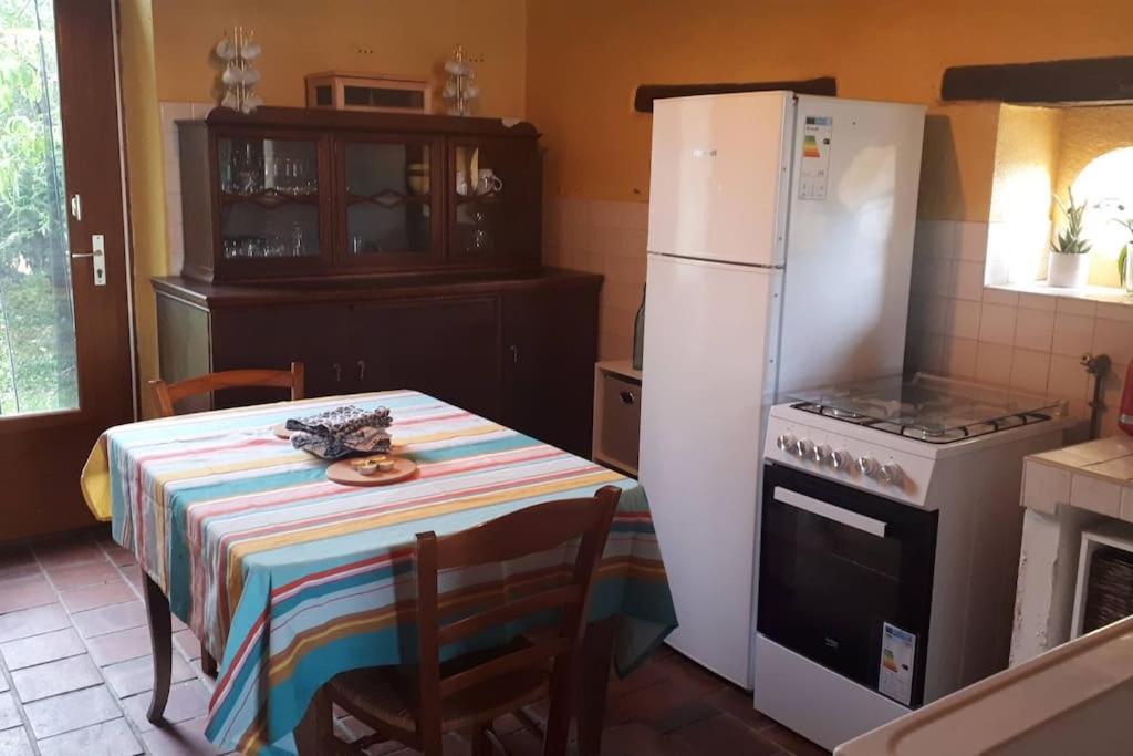 Gite A La Ferme, Avec Animaux, Fromages Et Nature Neuville-les-Decize Dış mekan fotoğraf